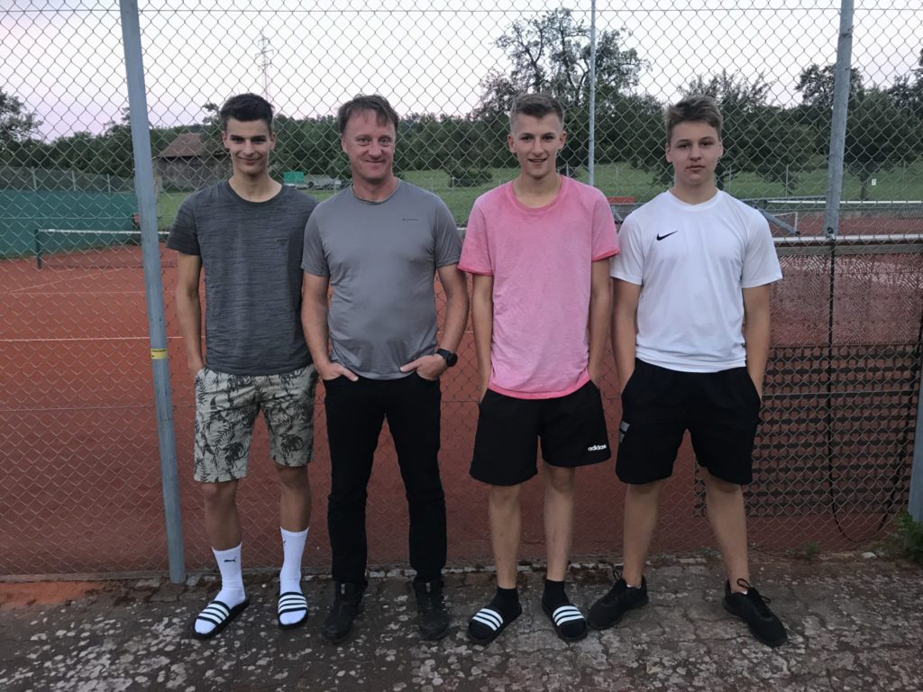 Herren: SPG Neuhengstett/Simmozheim 3 – TC Mönsheim 1, 2:4
